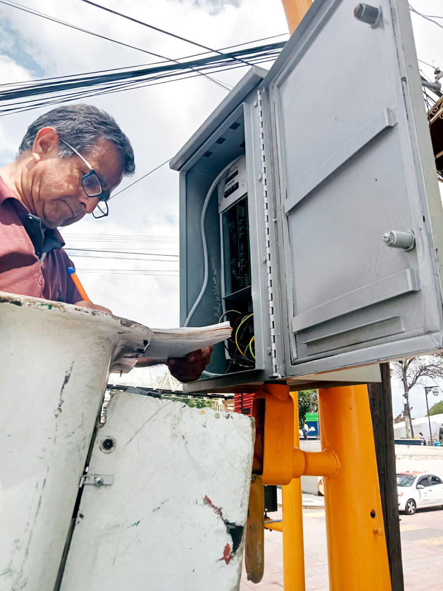 Instalación y mantenimiento de semáforos